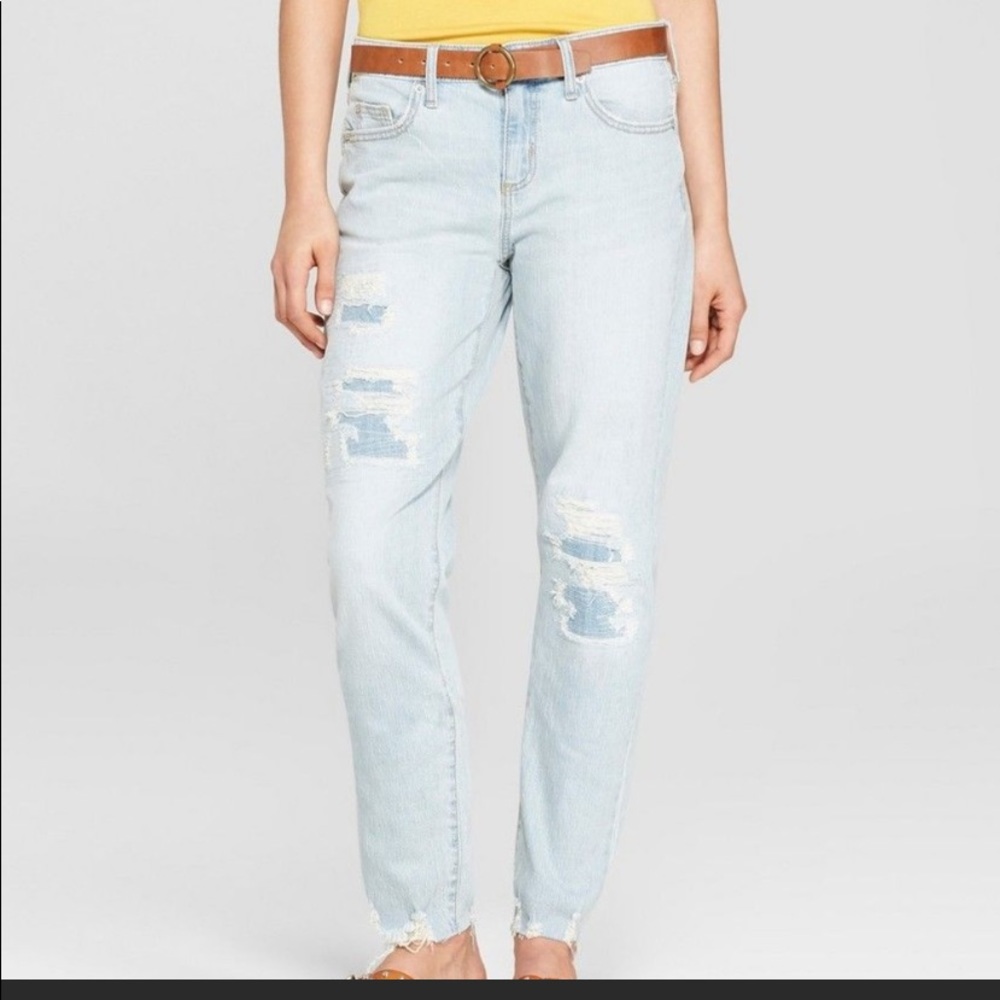Light wash ripped boyfriend jeans. 6 LONG